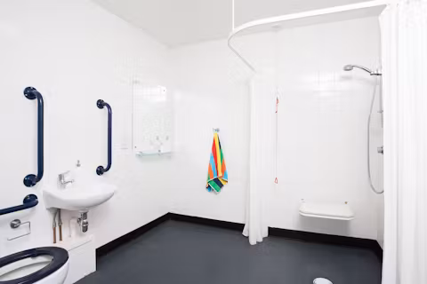 thurso-street-glasgow-BATHROOM
