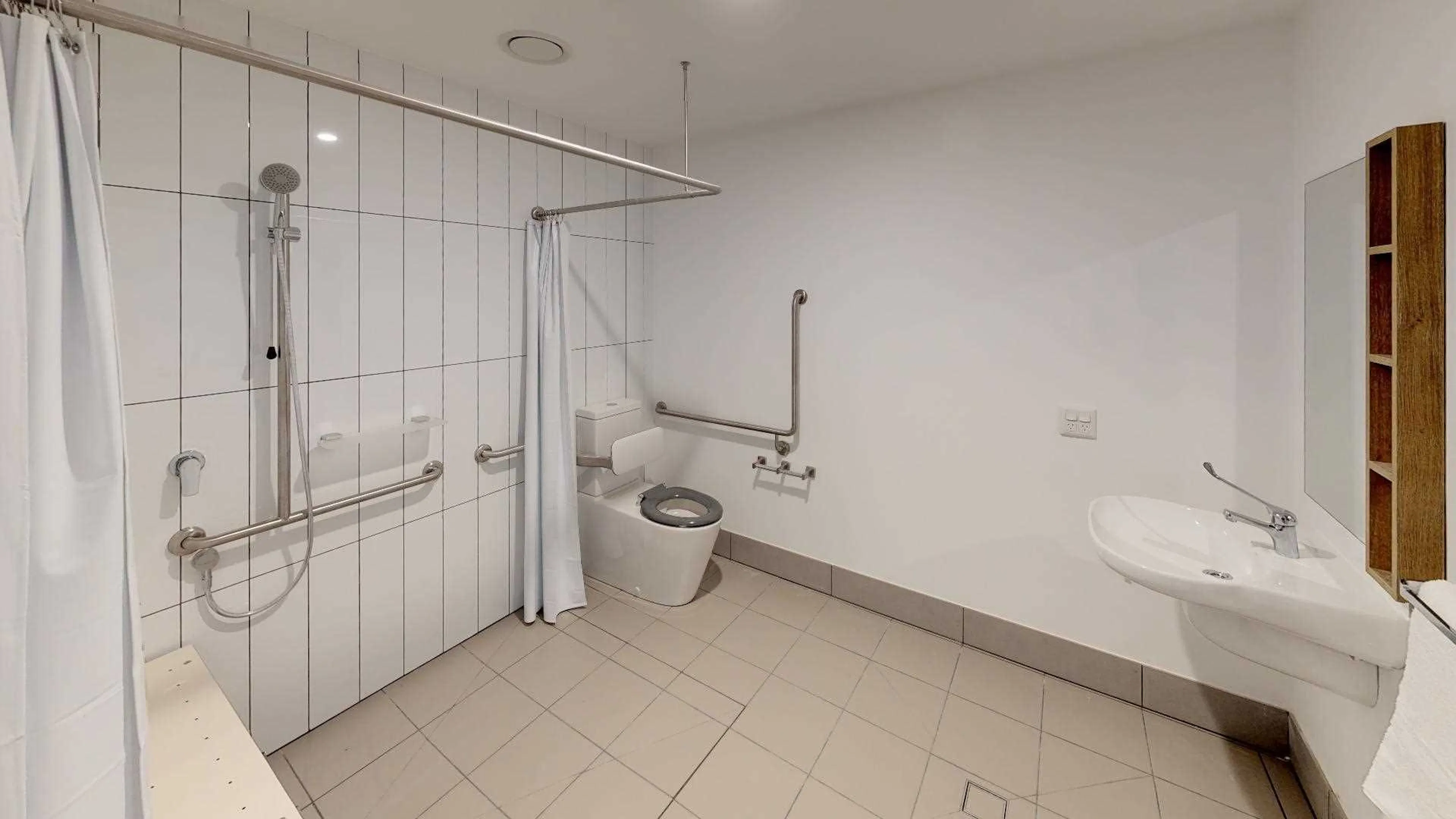 Studio Accessible BATHROOM 3