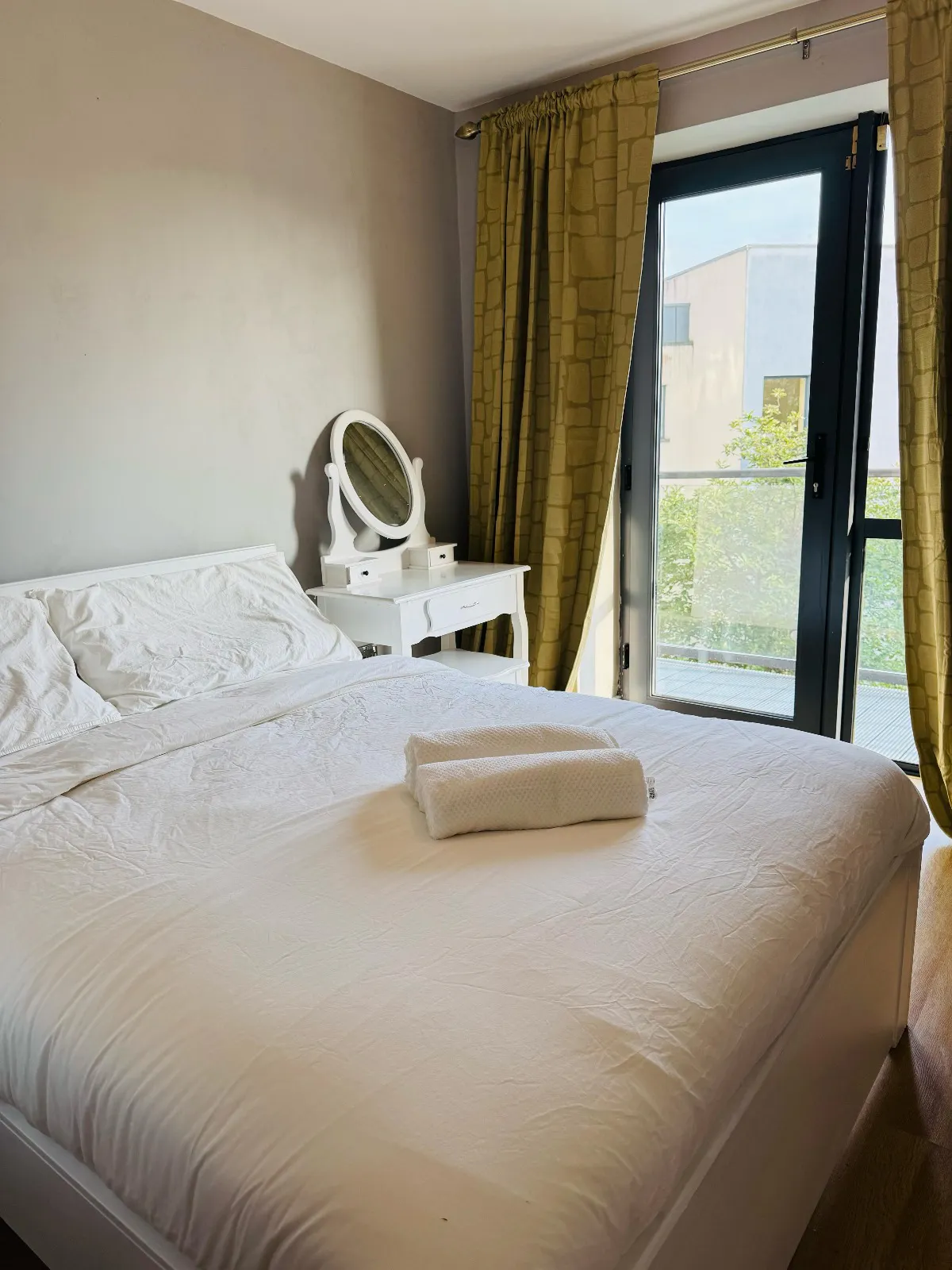 ROOM ROOM