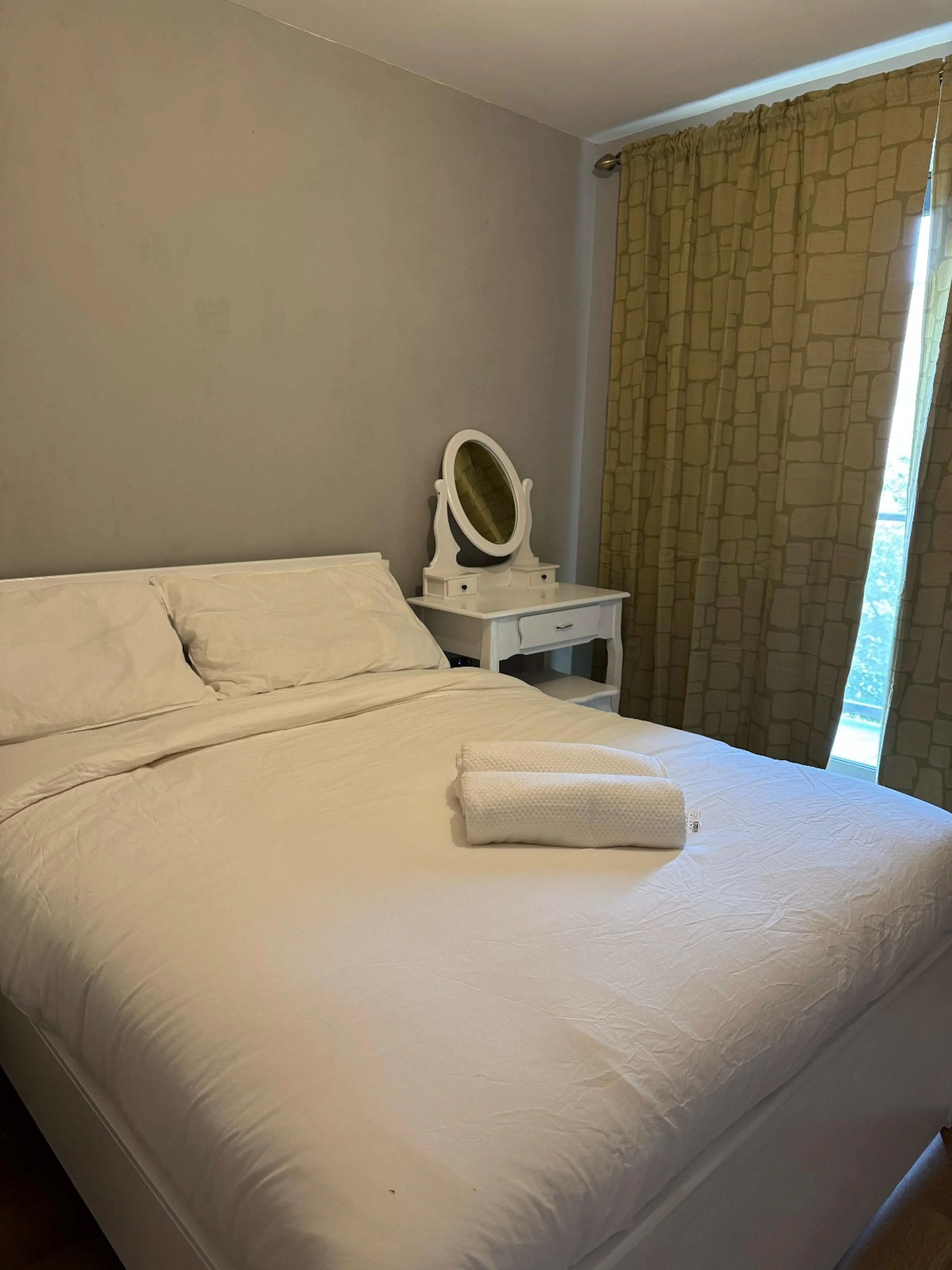 ROOM ROOM 1