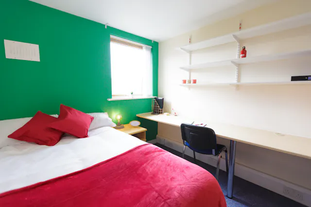 Silver En-Suite room image 3