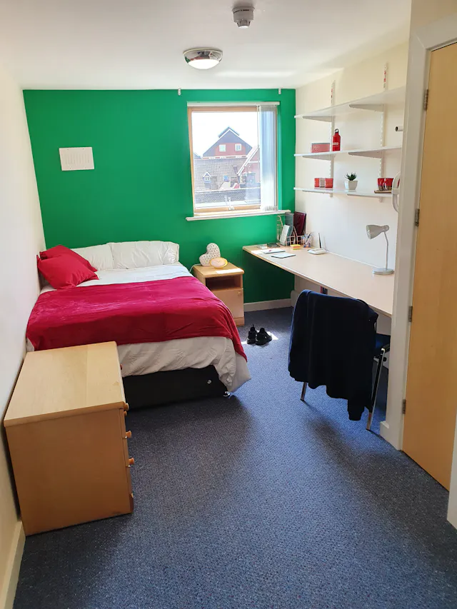 Silver En-Suite room image 1