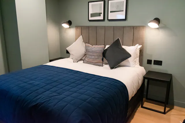 Classic 1 Bedroom Accessible Apartment room image 1