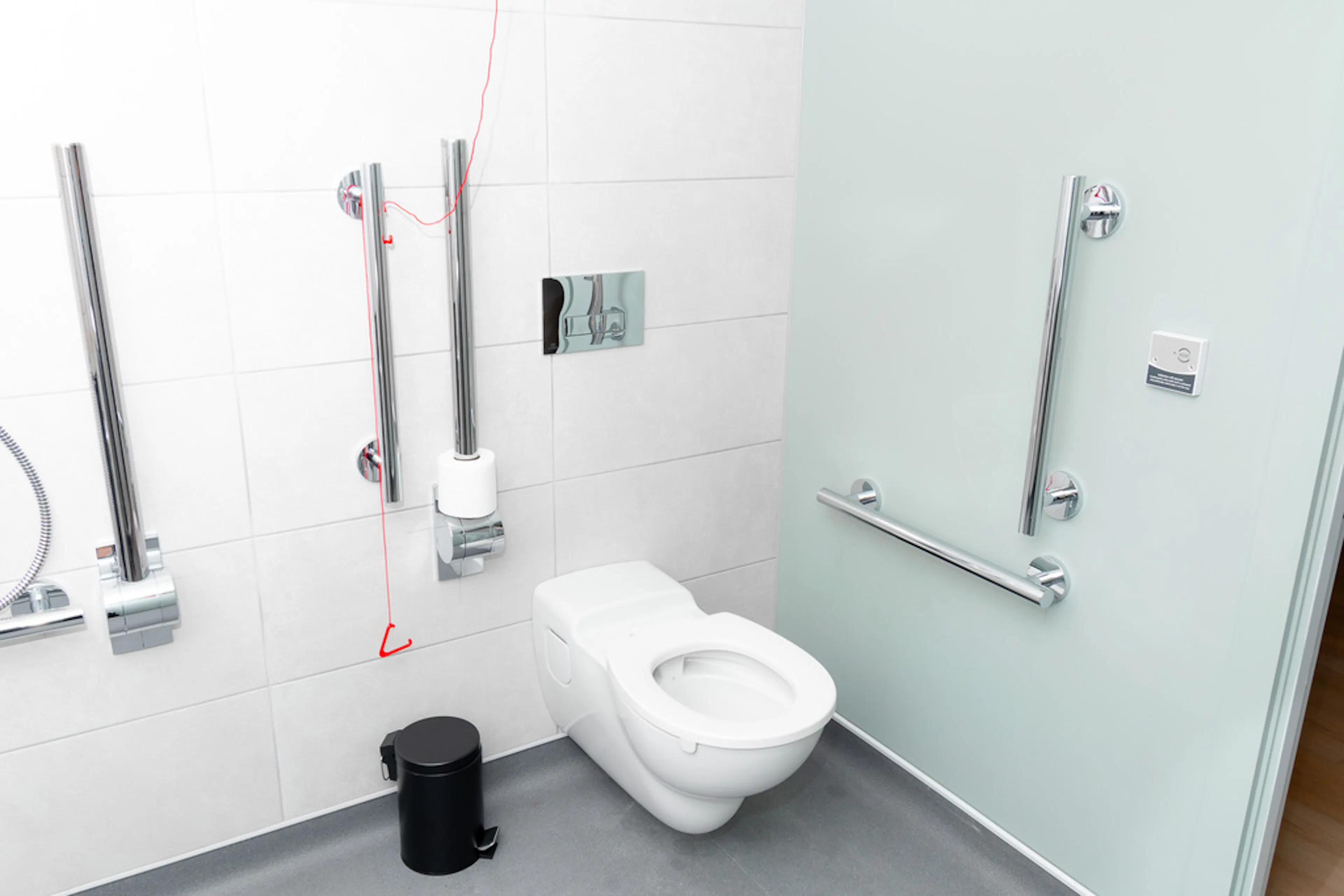 Classic 1 Bedroom Accessible Apartment BATHROOM 3