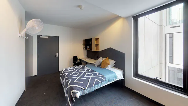 Lincoln Superior Ensuite room image 2