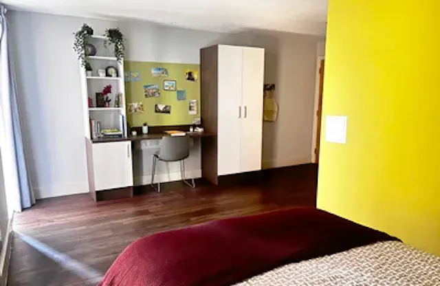 Accessible Ensuite room image 1