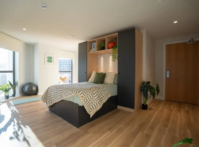 Accessible Ensuite Lower Tower room image 1