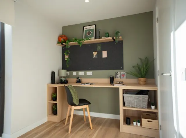 Accessible Ensuite Lower Tower room image 2