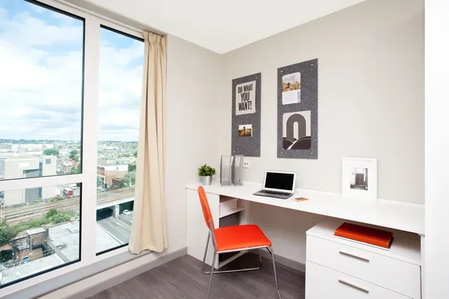 Wheelchair Accessible Ensuite Double room image 2