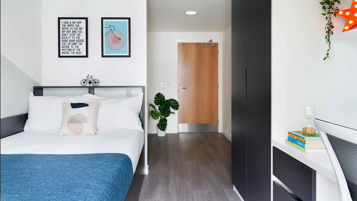 Gold ensuite ROOM