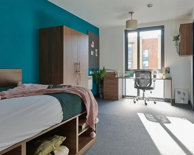 Gold Studio Accessible room image 2