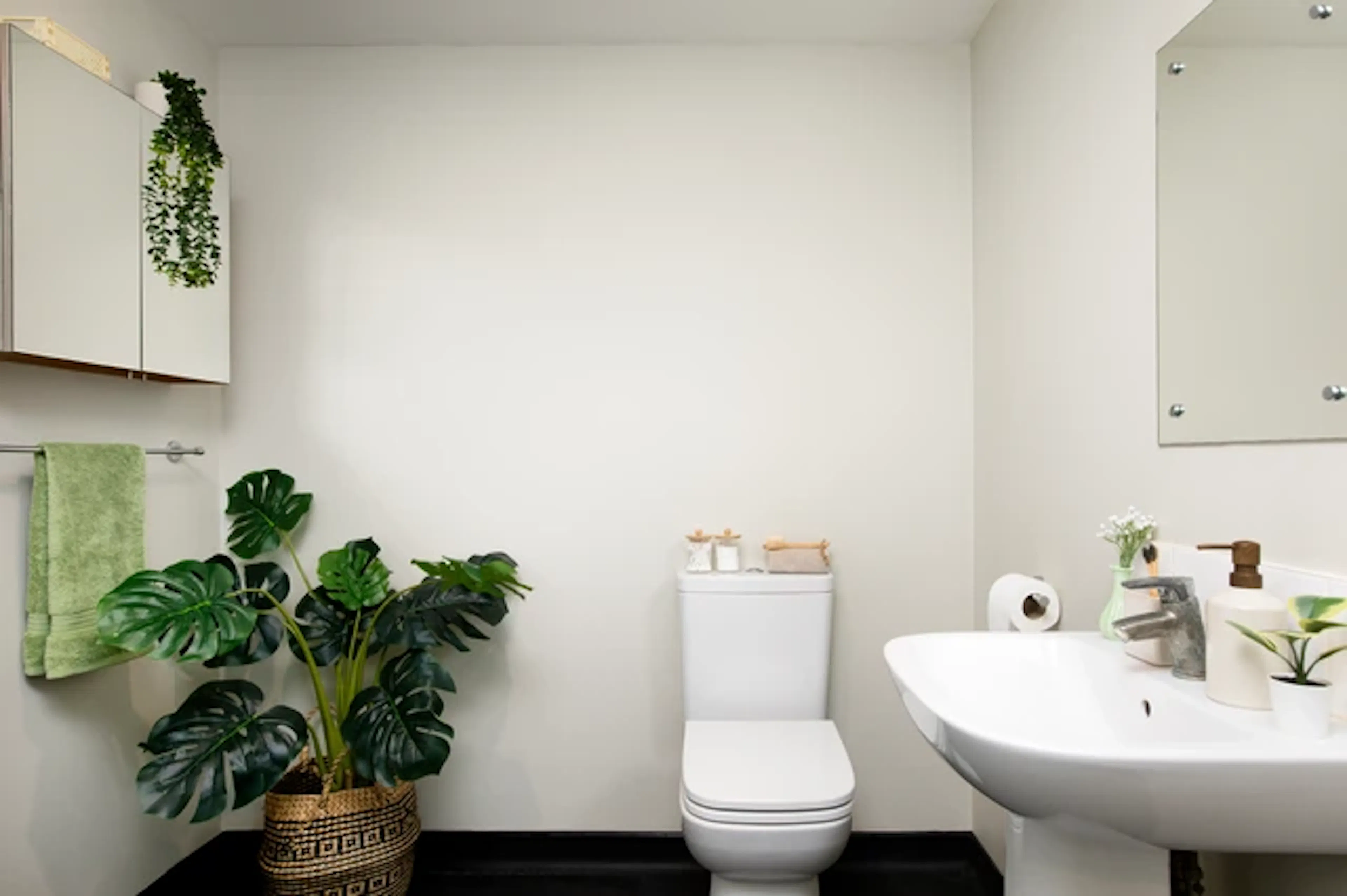 Partly Accessible Studio Double BATHROOM 3