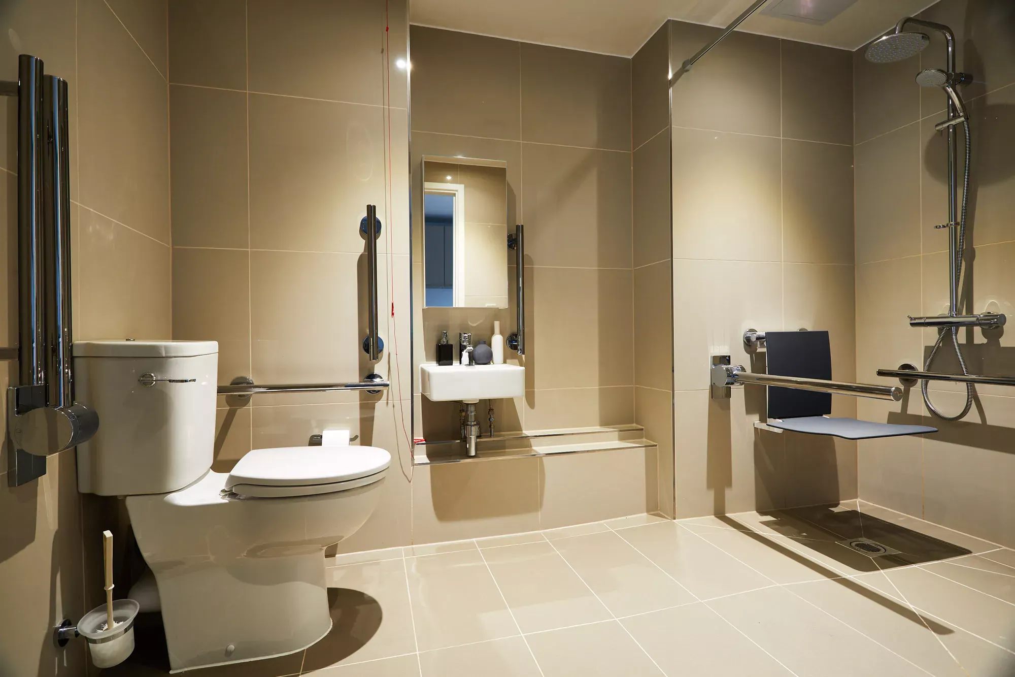 Accessible Room BATHROOM 1