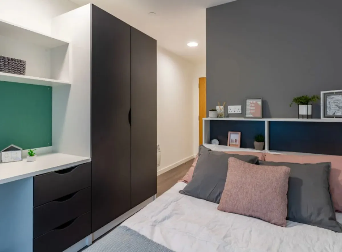 ROOM ROOM