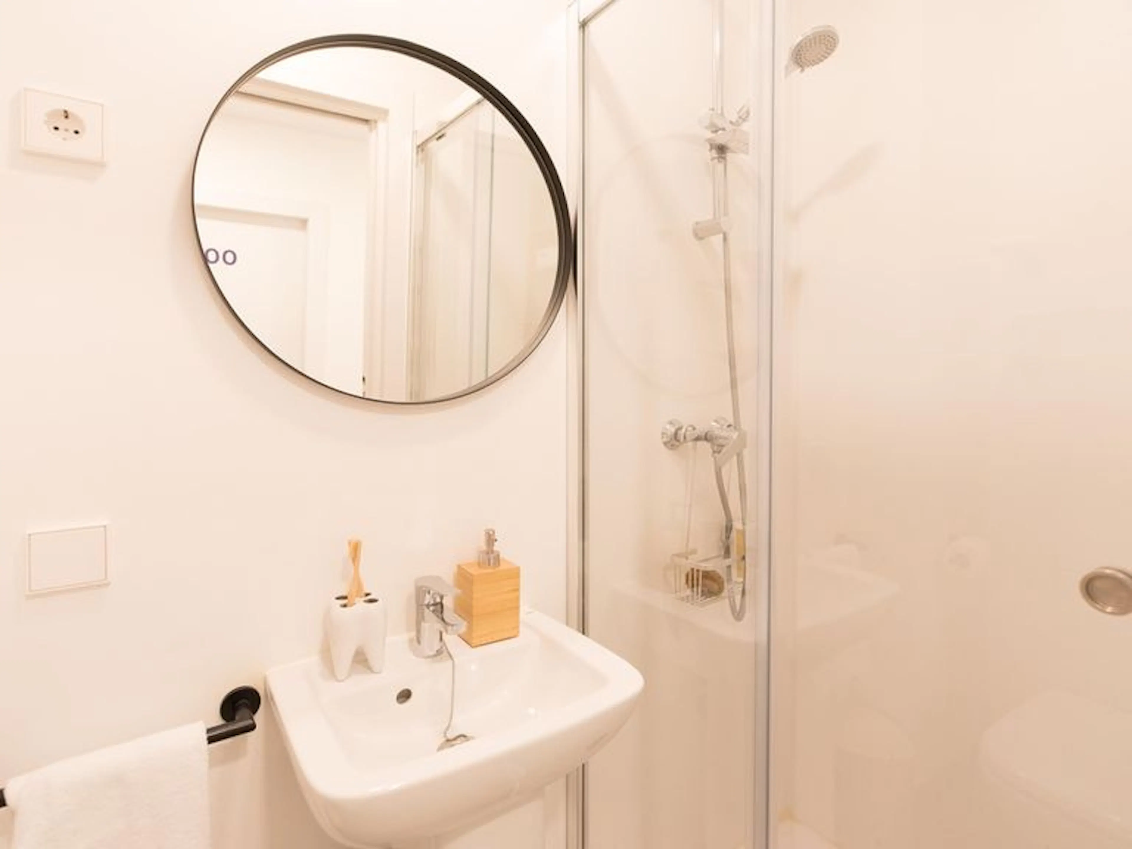 Aparta 2 BATHROOM 2