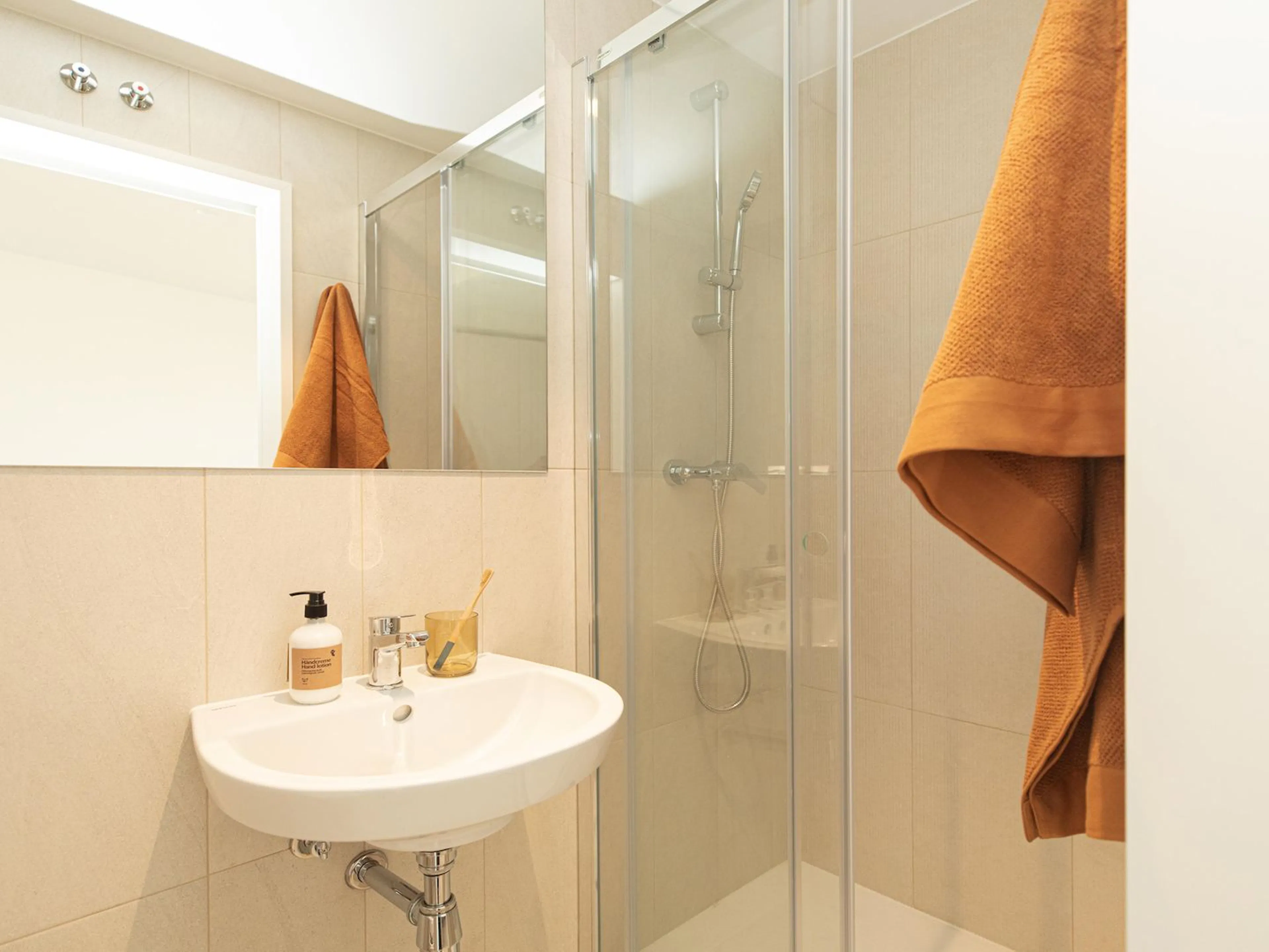 Aparta 2 with kitchen BATHROOM 3