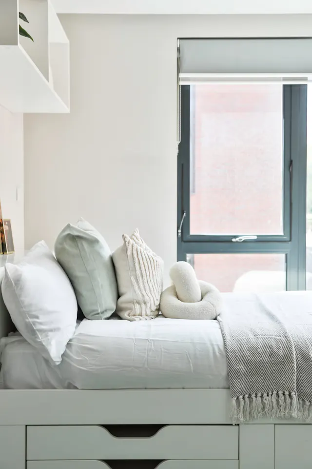 Classic 3 Bed Apartment room image 1