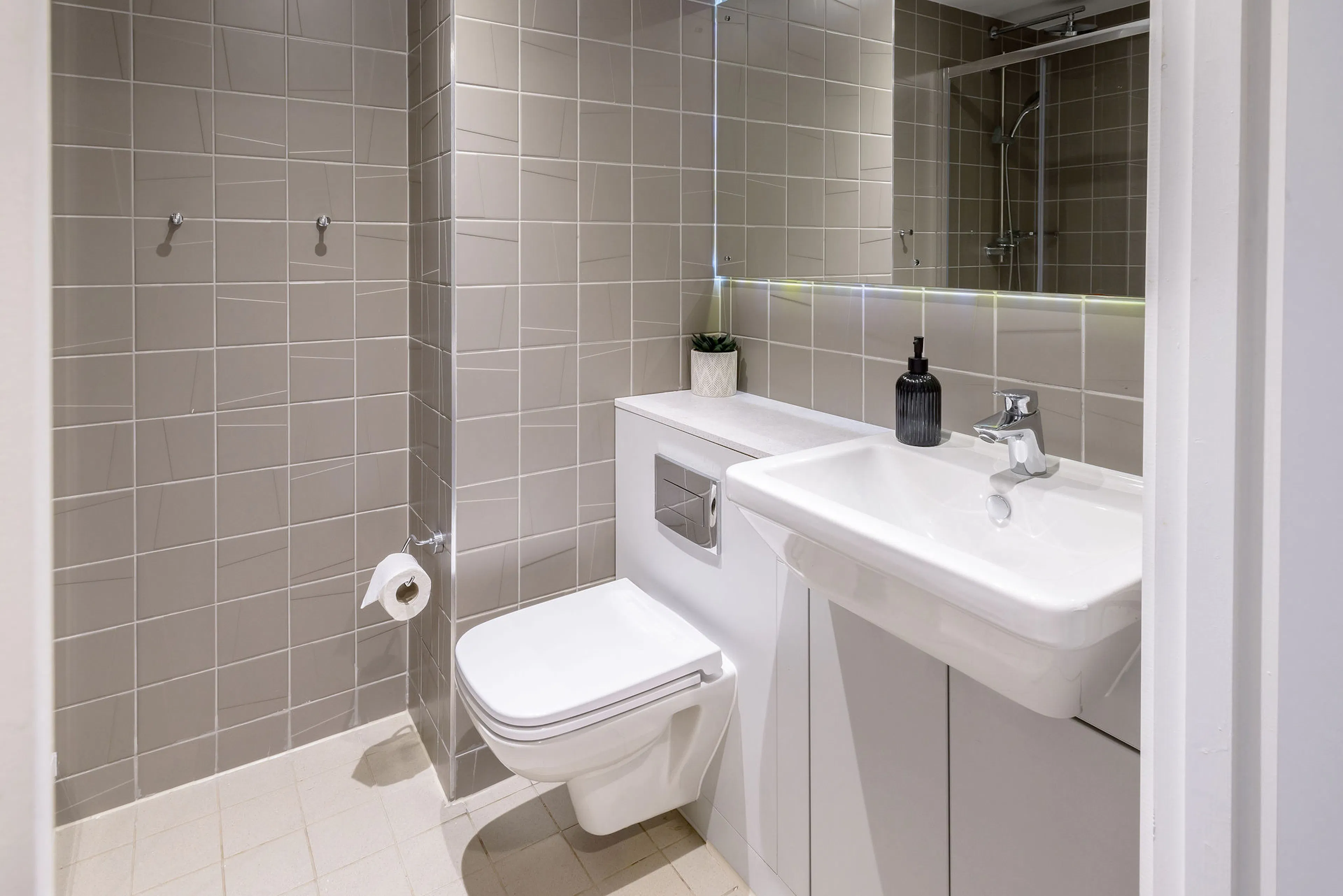 true Apartment - 5 Bedroom BATHROOM 3