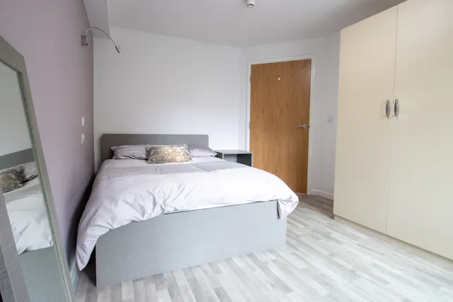 Apartment room image 2