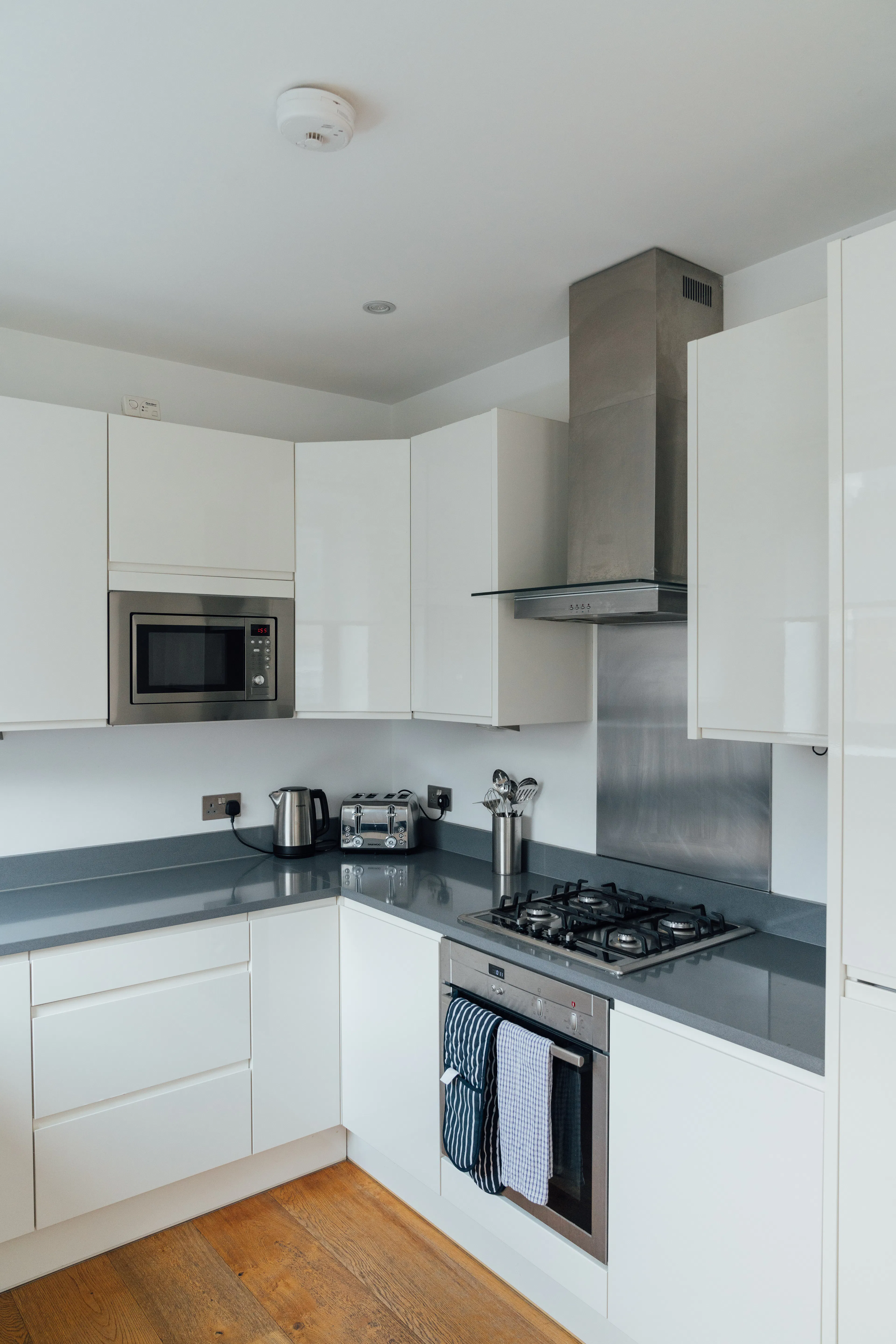 One Bedroom Apartment KITCHEN 4