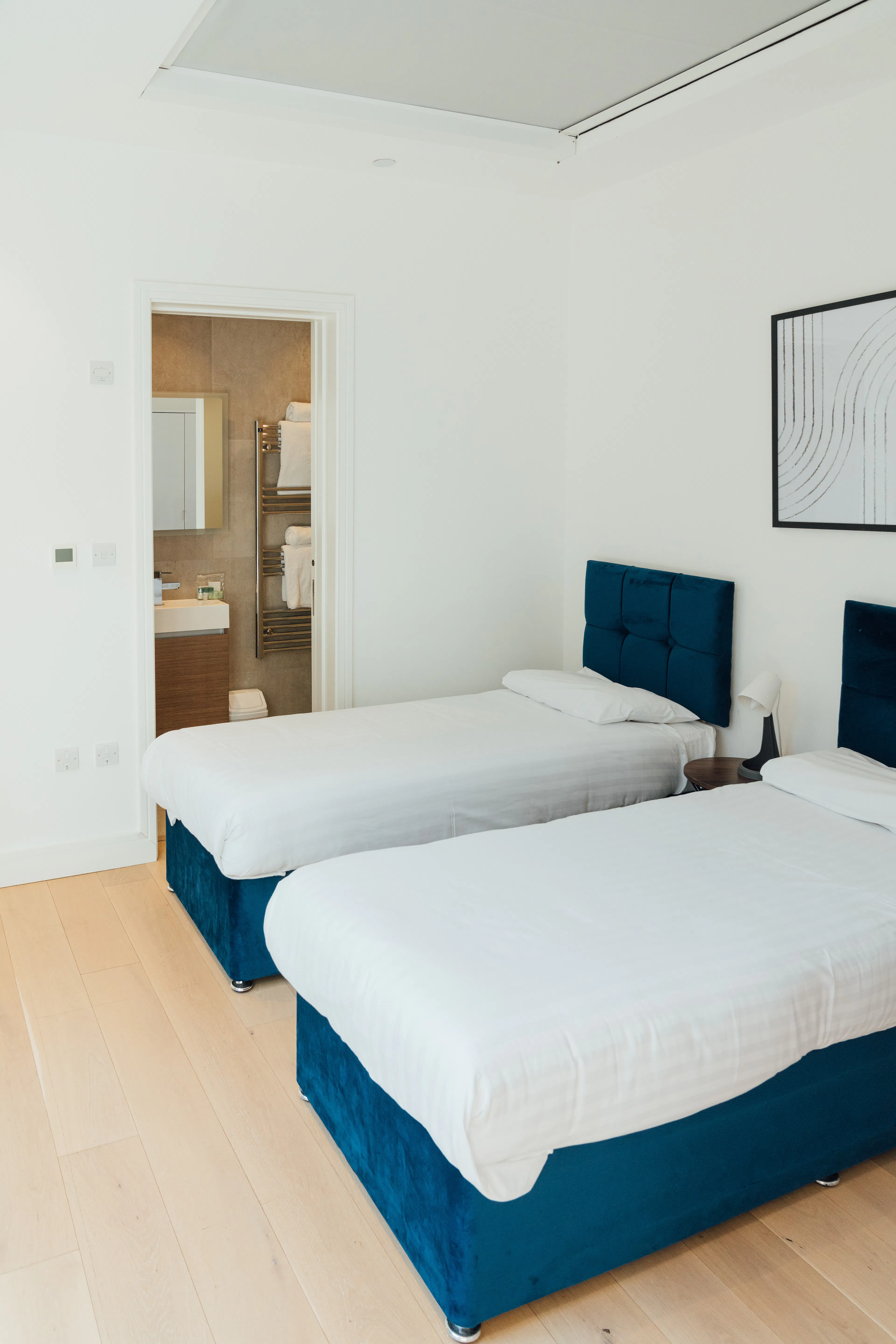 One Bedroom Apartment ROOM 2
