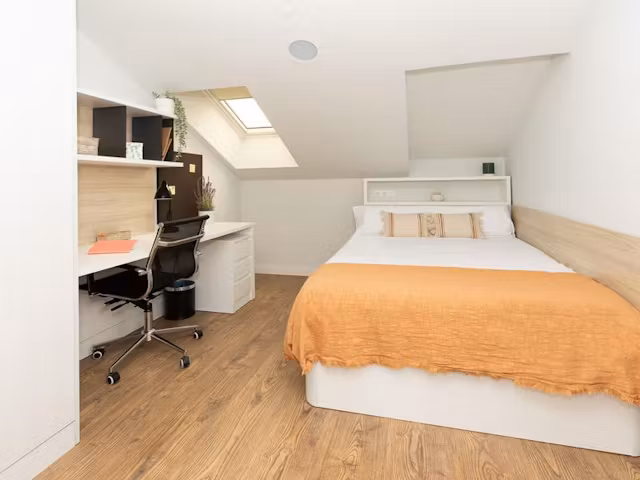 yugo-lope-de-vega-alcala-de-henares-Attic Twin Kitchen-1