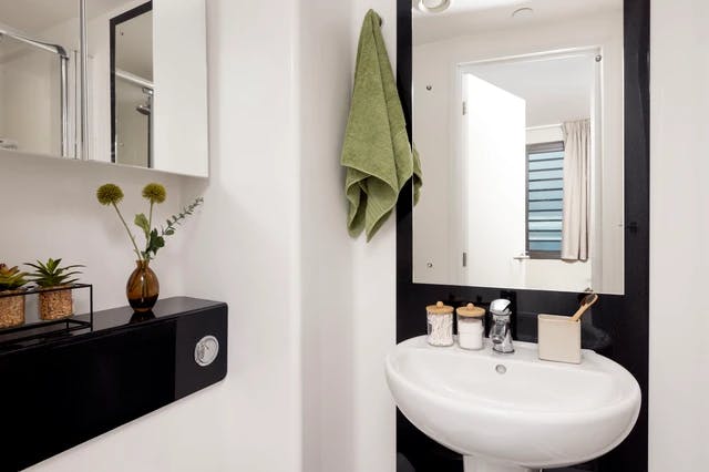 Ensuite Small Standard Double