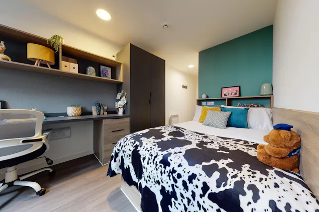 Bronze Ensuite Upper Level room image 1