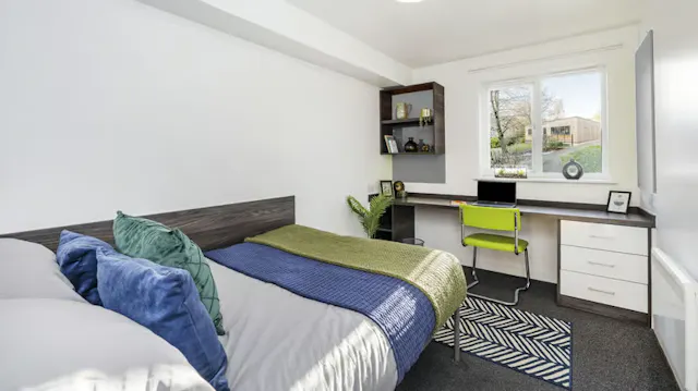 Classic Plus Ensuite room image 1