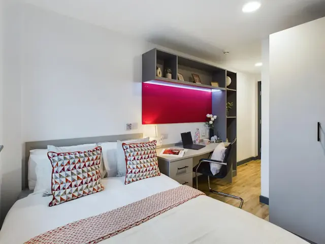 Bronze Ensuite room image 1
