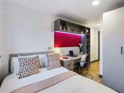 red-queen-1-coventry-Bronze Ensuite