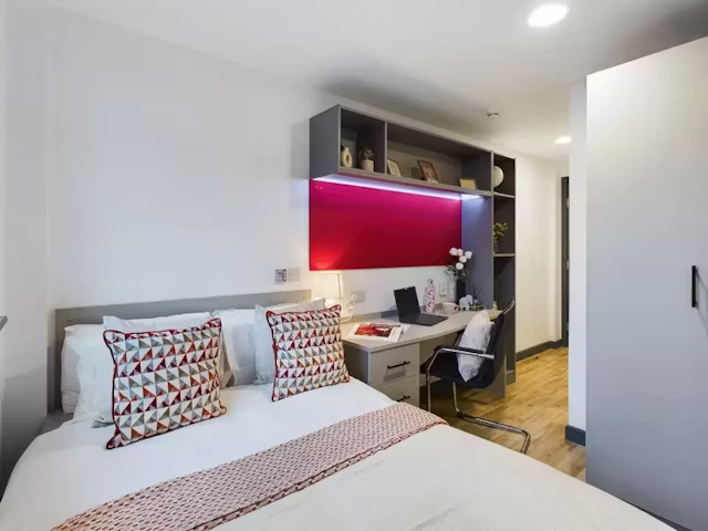 red-queen-1-coventry-Bronze Ensuite-1