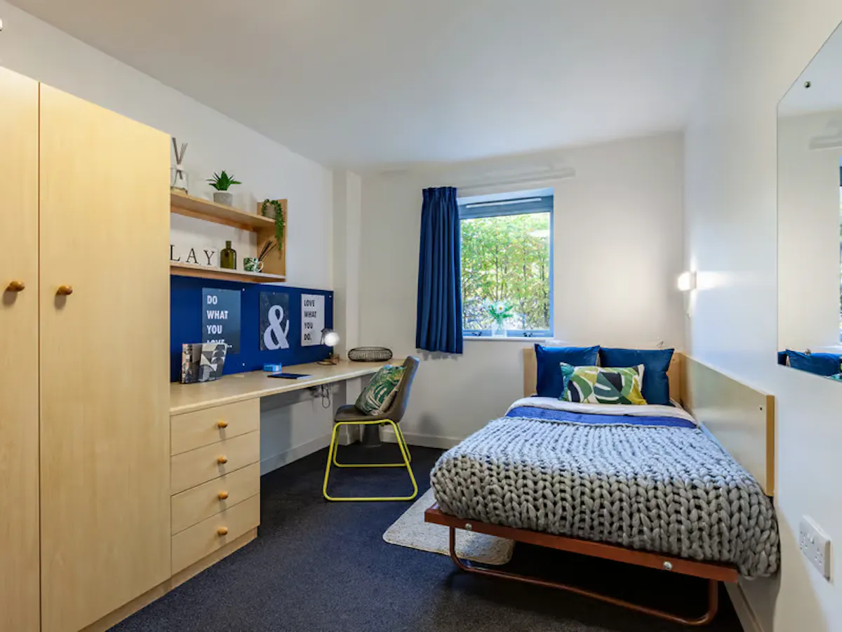ROOM ROOM