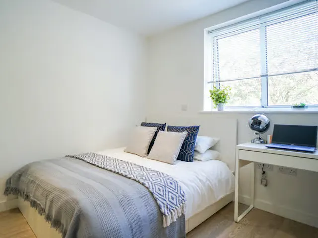 Studio room image 3
