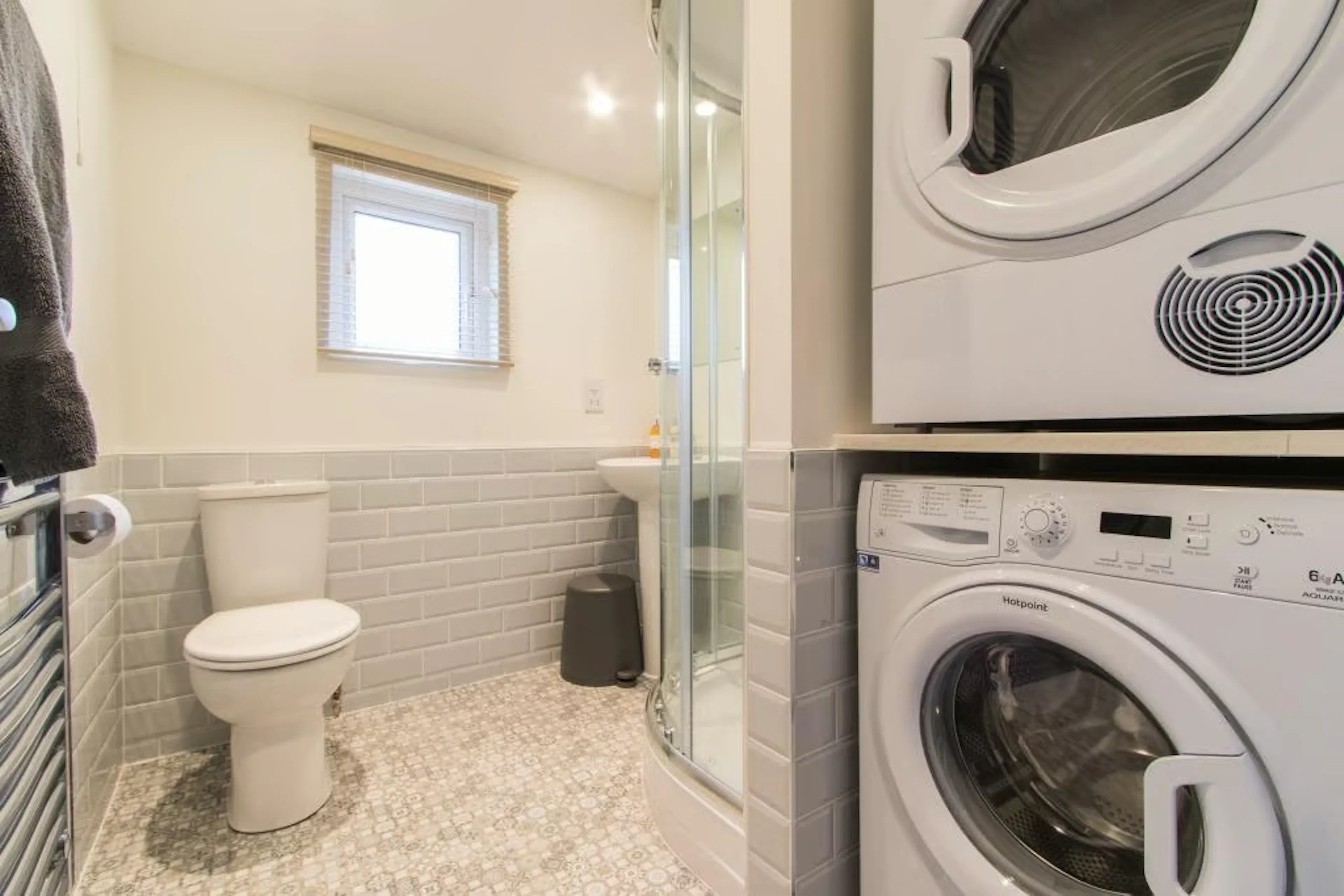 6 Bedroom Apartment BATHROOM 2