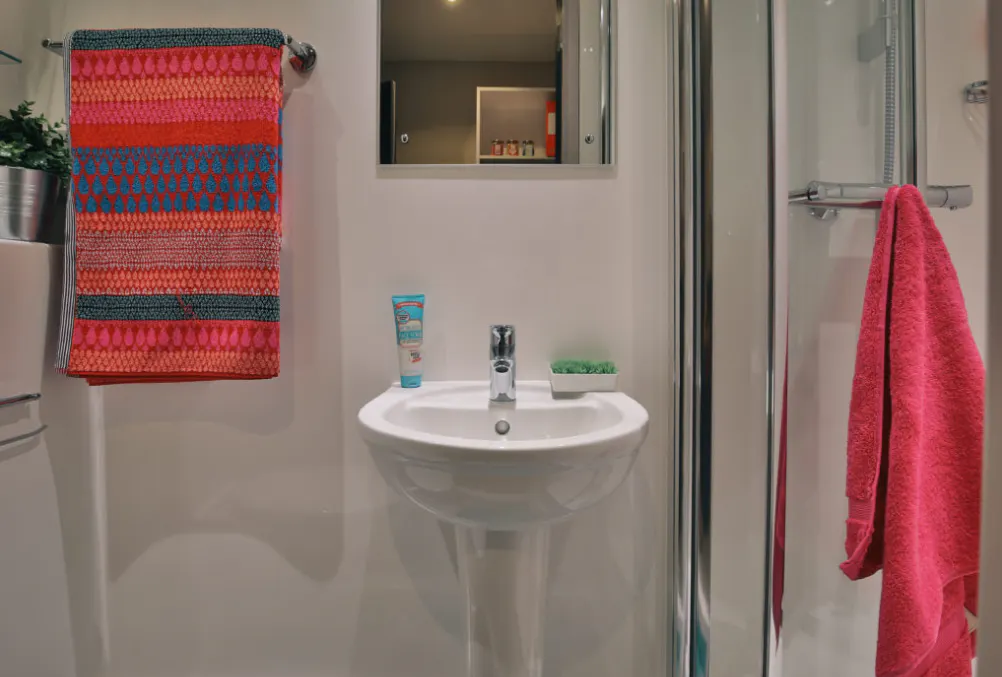 BATHROOM BATHROOM 3