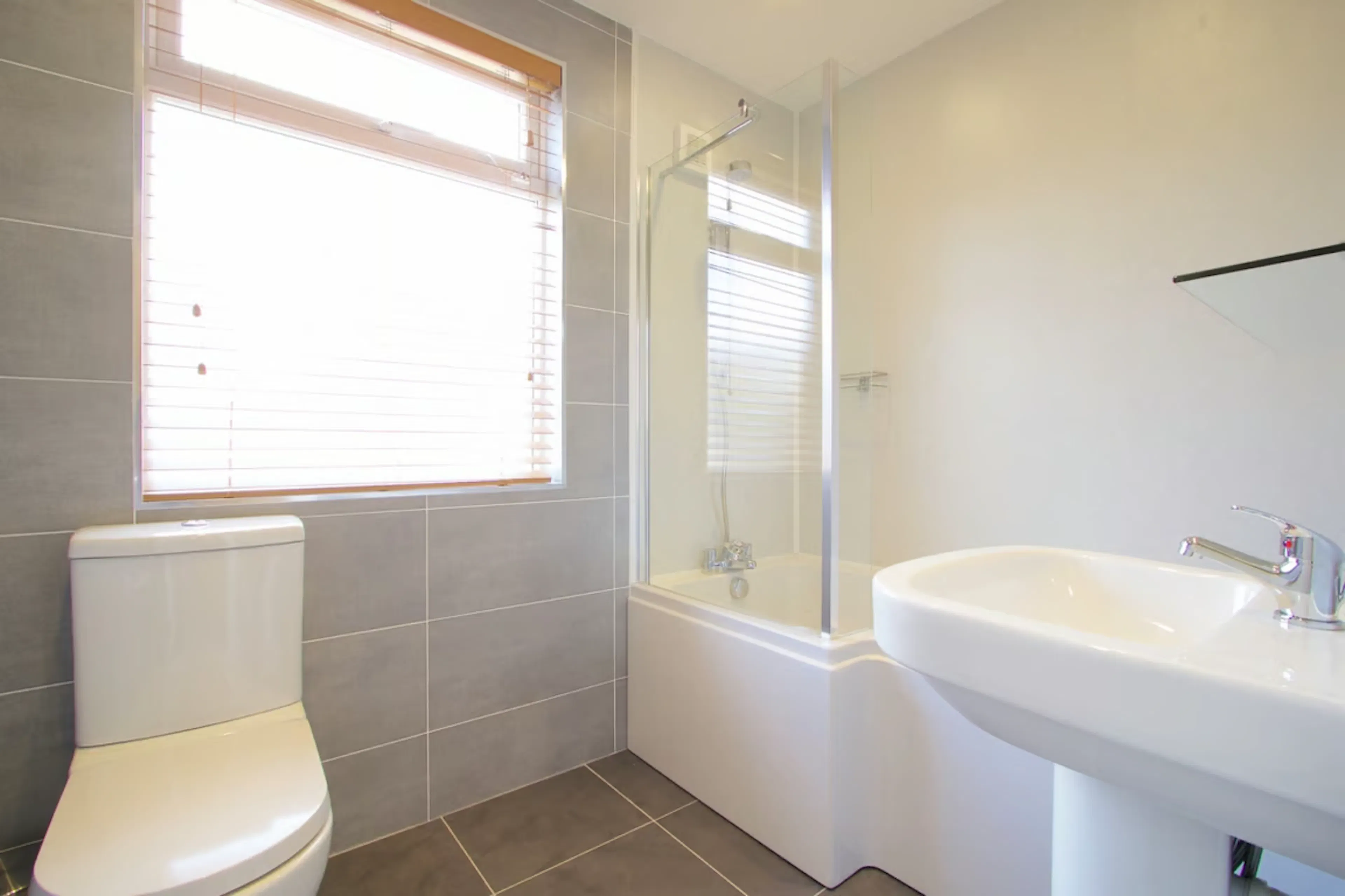 7 Bedroom Apartment BATHROOM 2