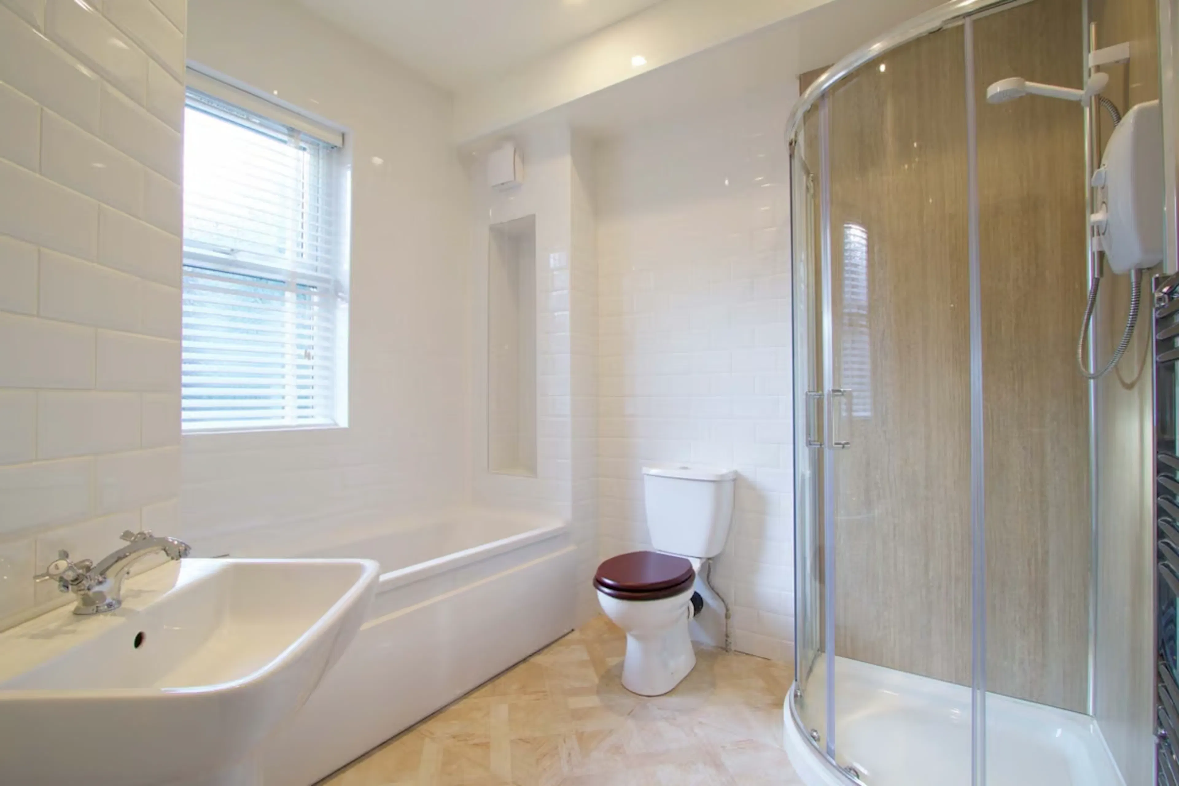 6 Bedroom Apartment BATHROOM 2