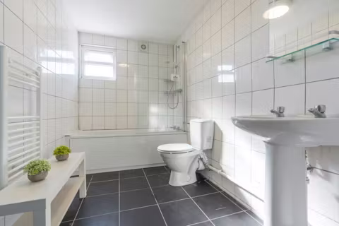 6-kingston-road-coventry-BATHROOM