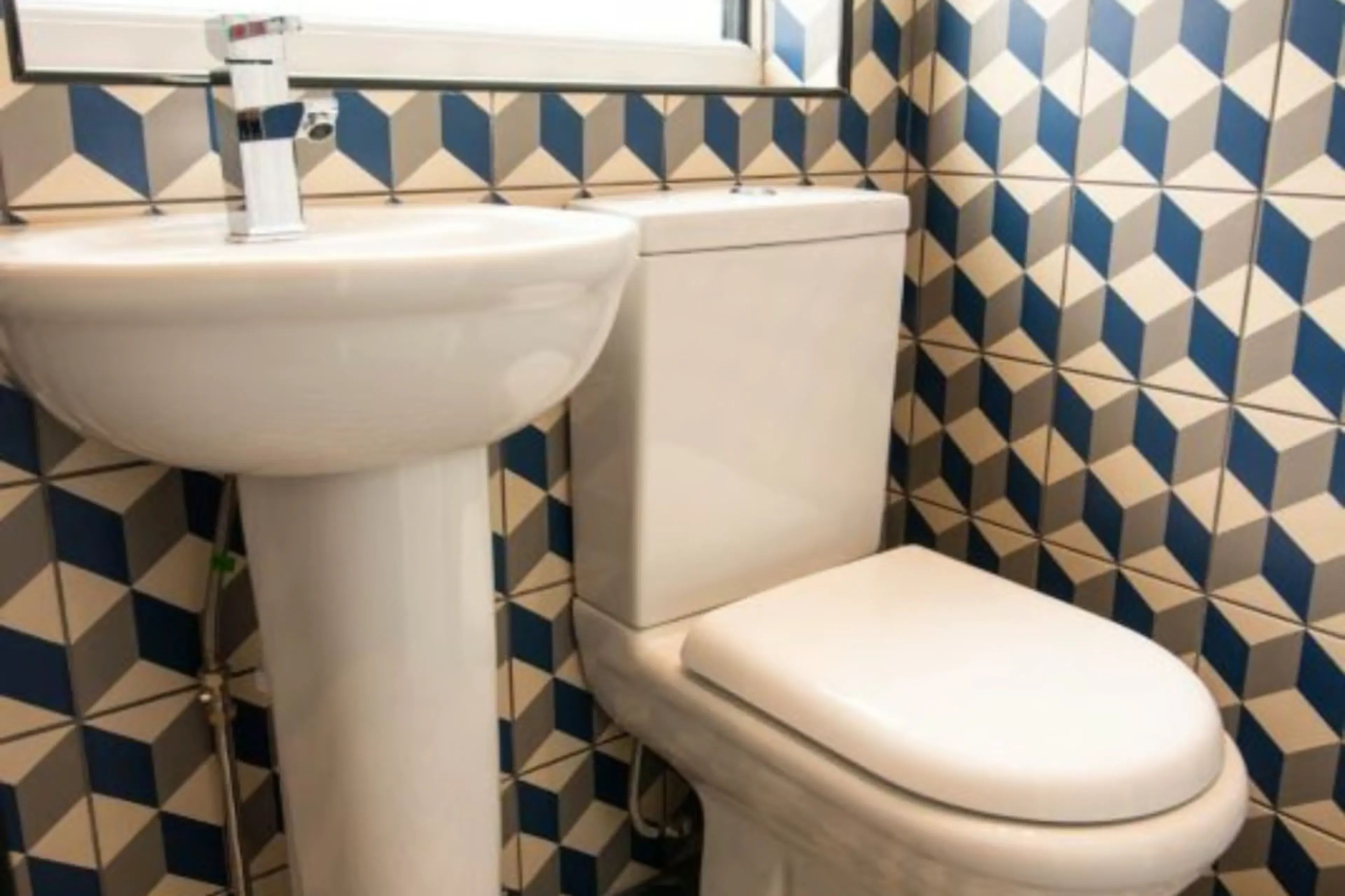 6 Bedroom Apartment BATHROOM 2