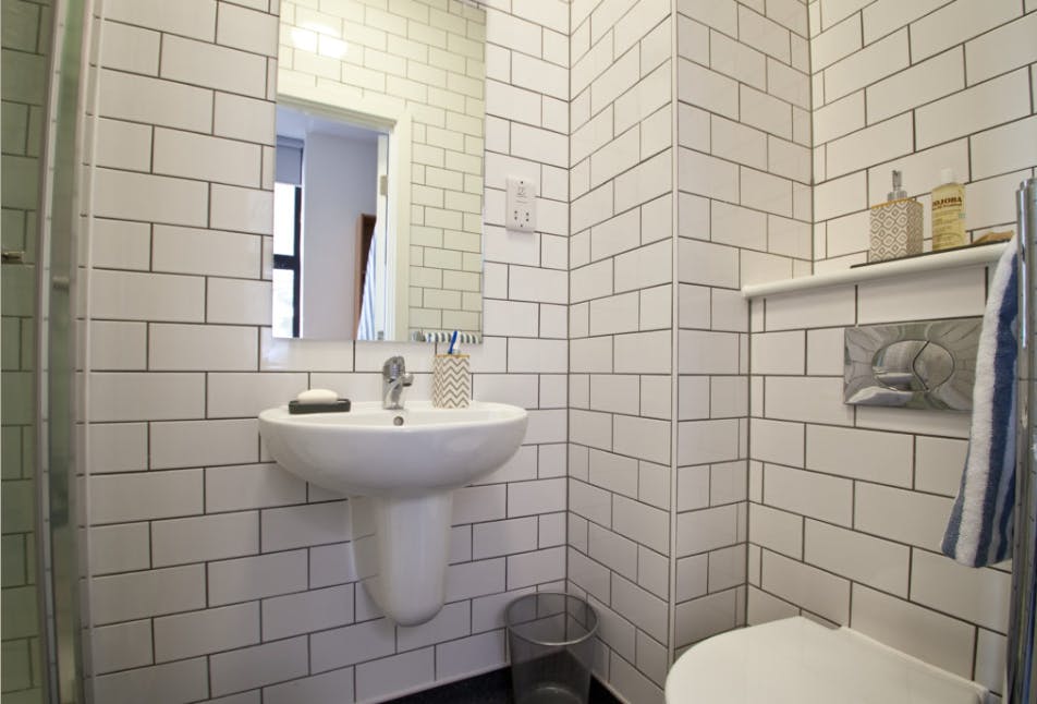 Classic Bigger Shared Apartment - Wet Room