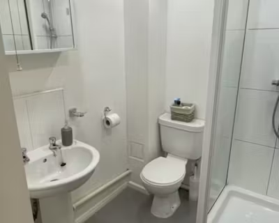 queens-court-leicester-BATHROOM
