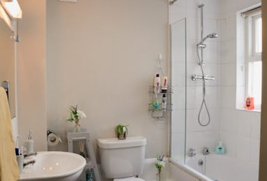 Piccadilly Place - BATHROOM