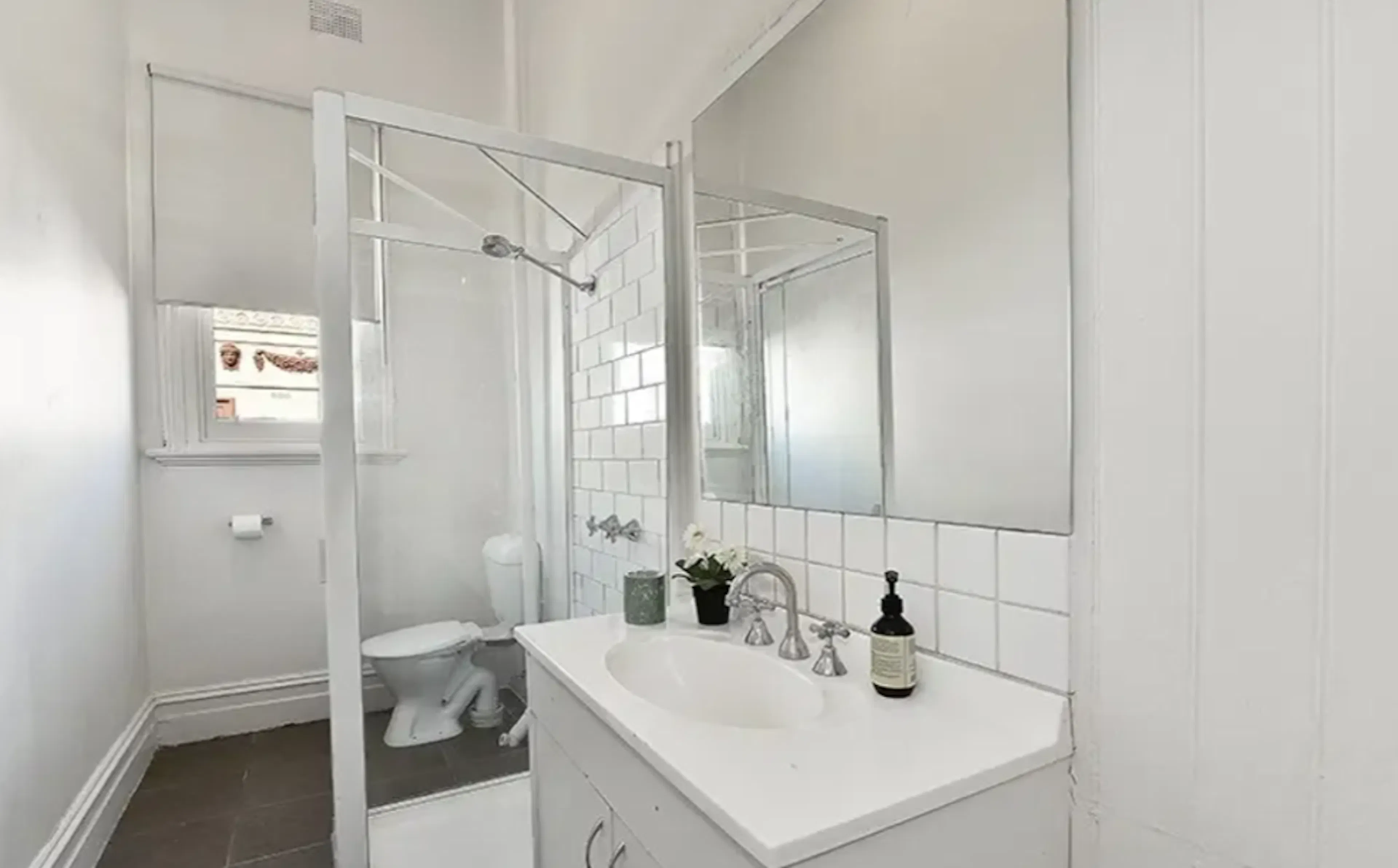 Room 7 BATHROOM 2