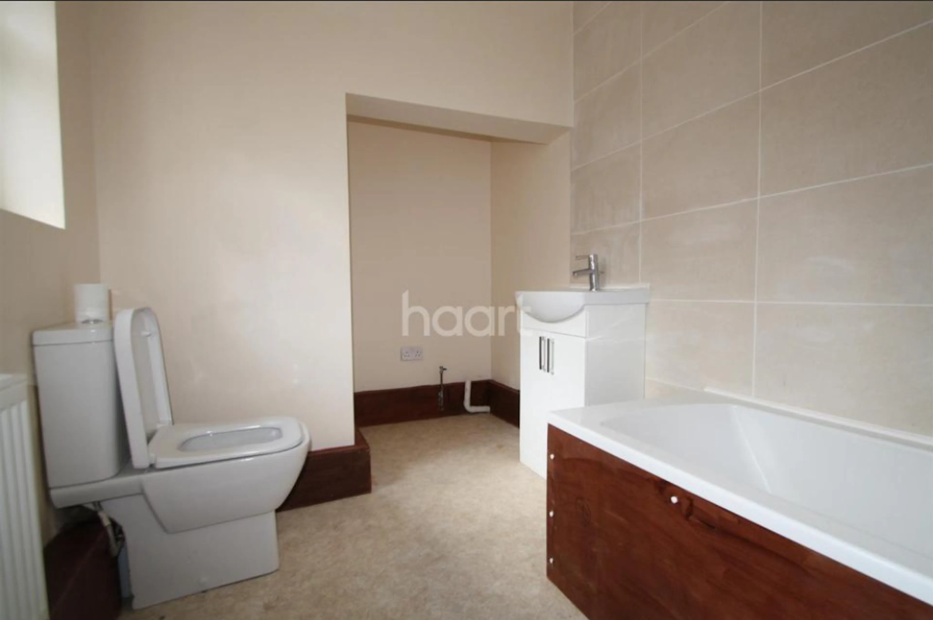 5 Bedroom Apartment BATHROOM 3