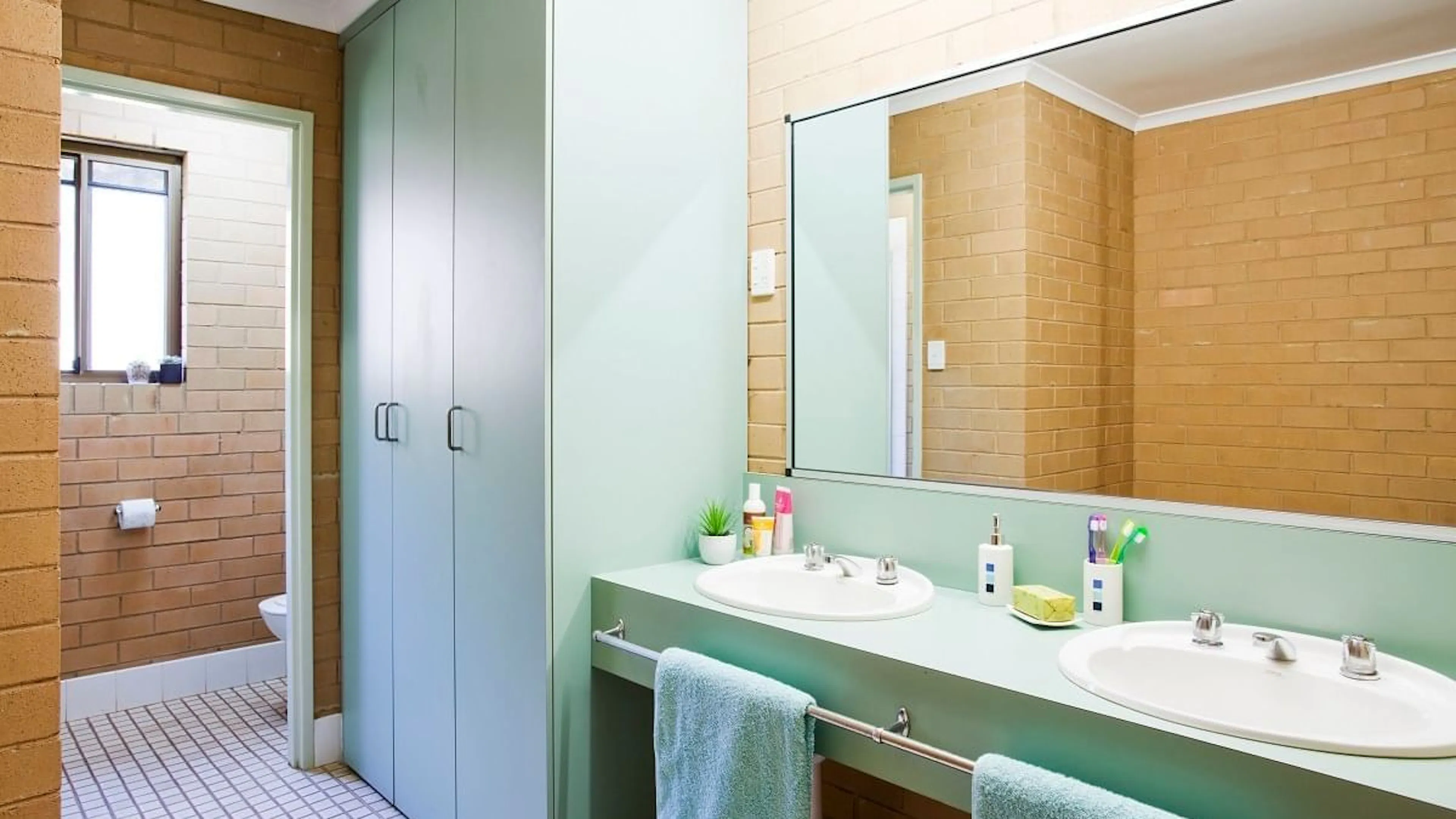 4 Bed Apartment BATHROOM 4