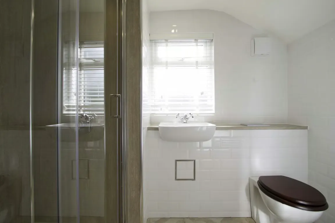 5 Bedroom Apartment BATHROOM 2