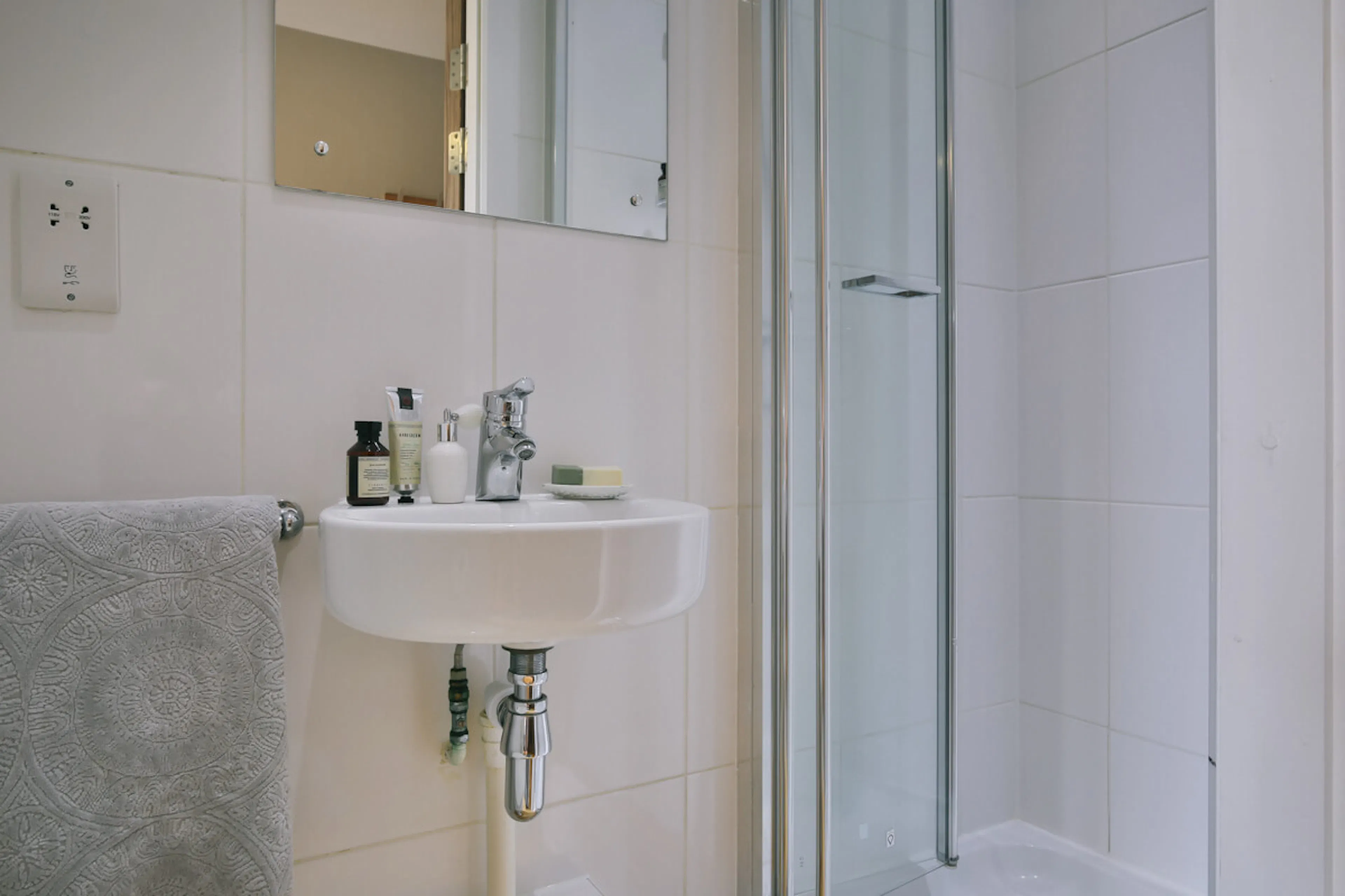 Studio - Single BATHROOM 2