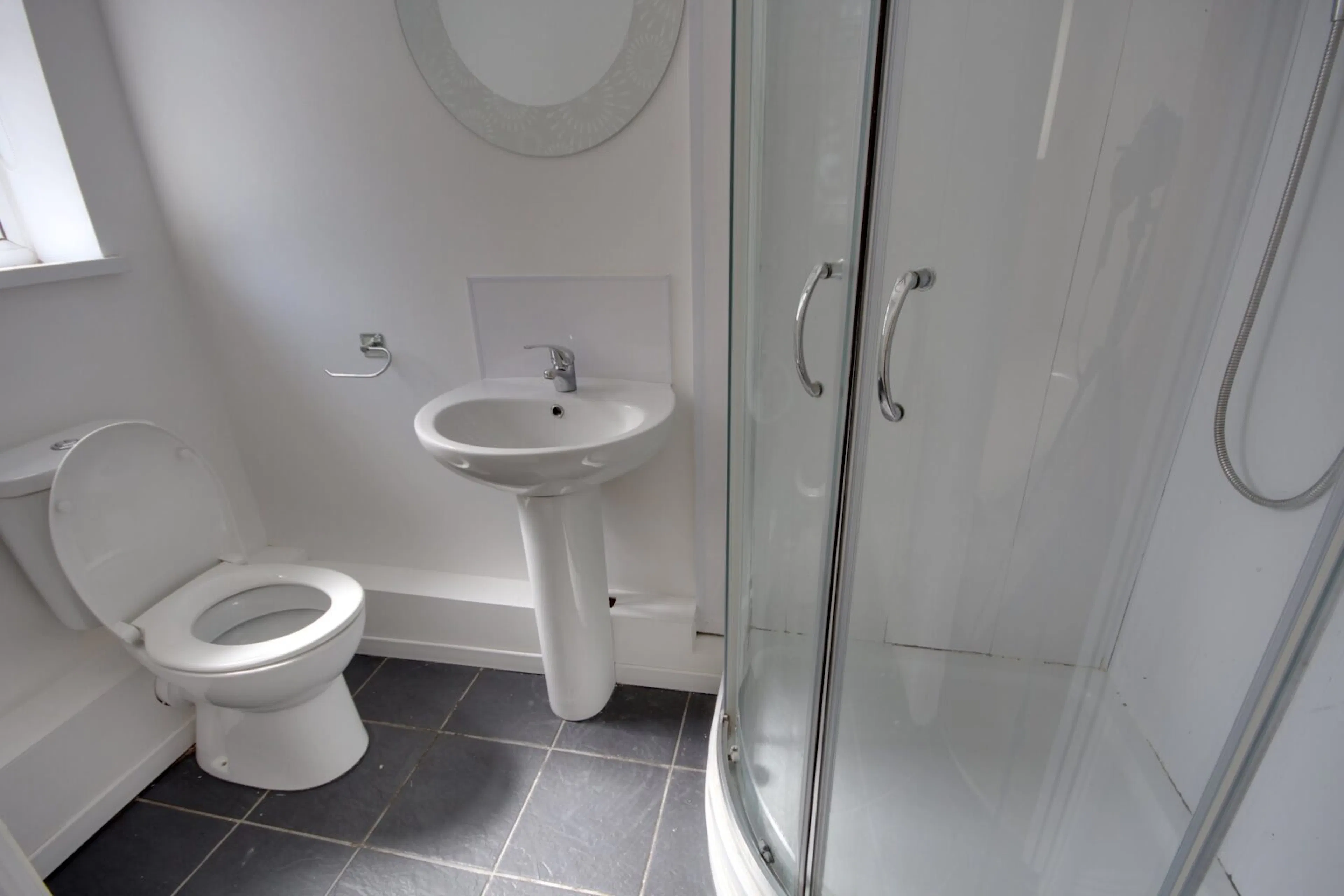 BATHROOM BATHROOM 3