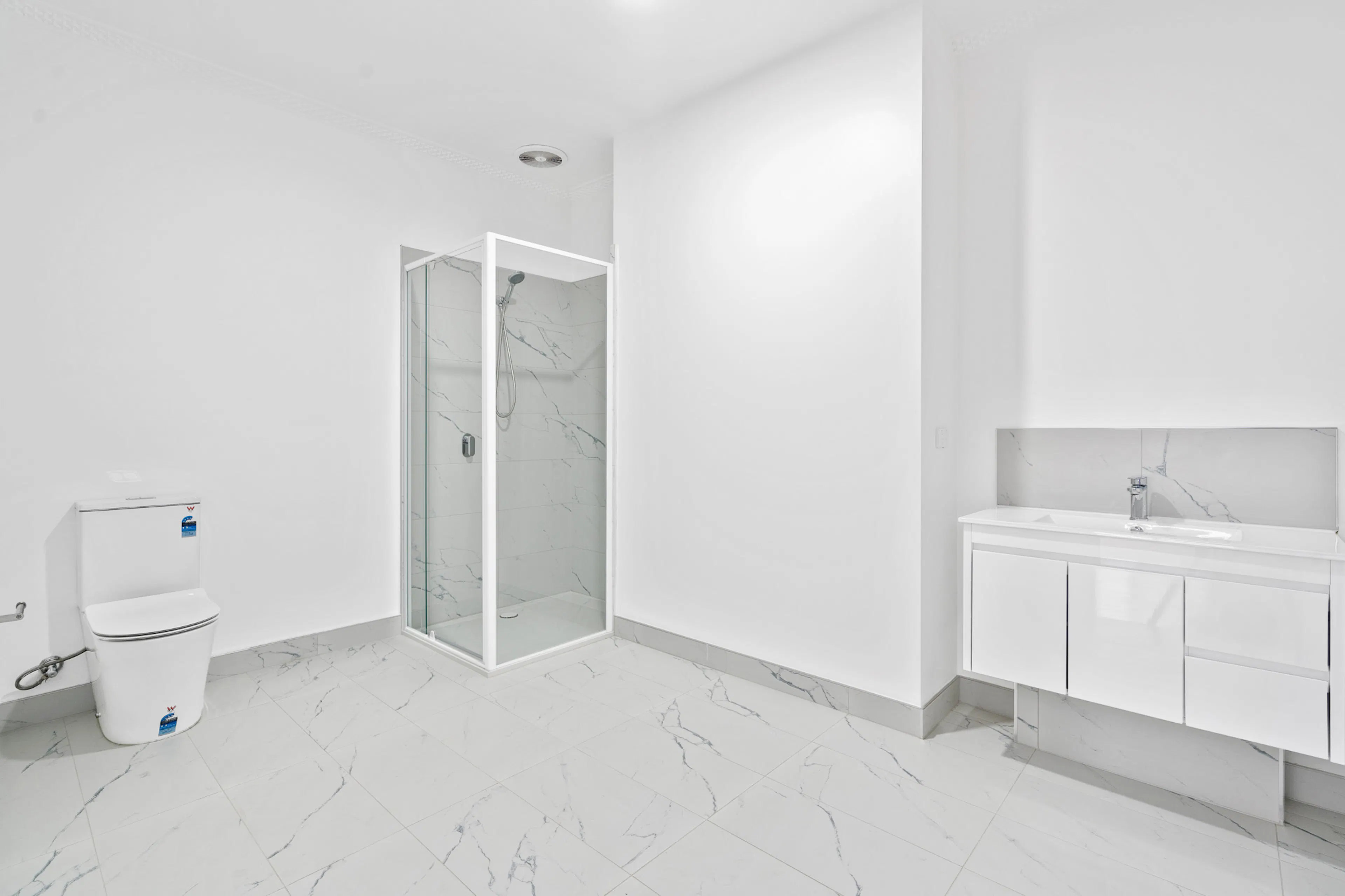 Double Room BATHROOM 2